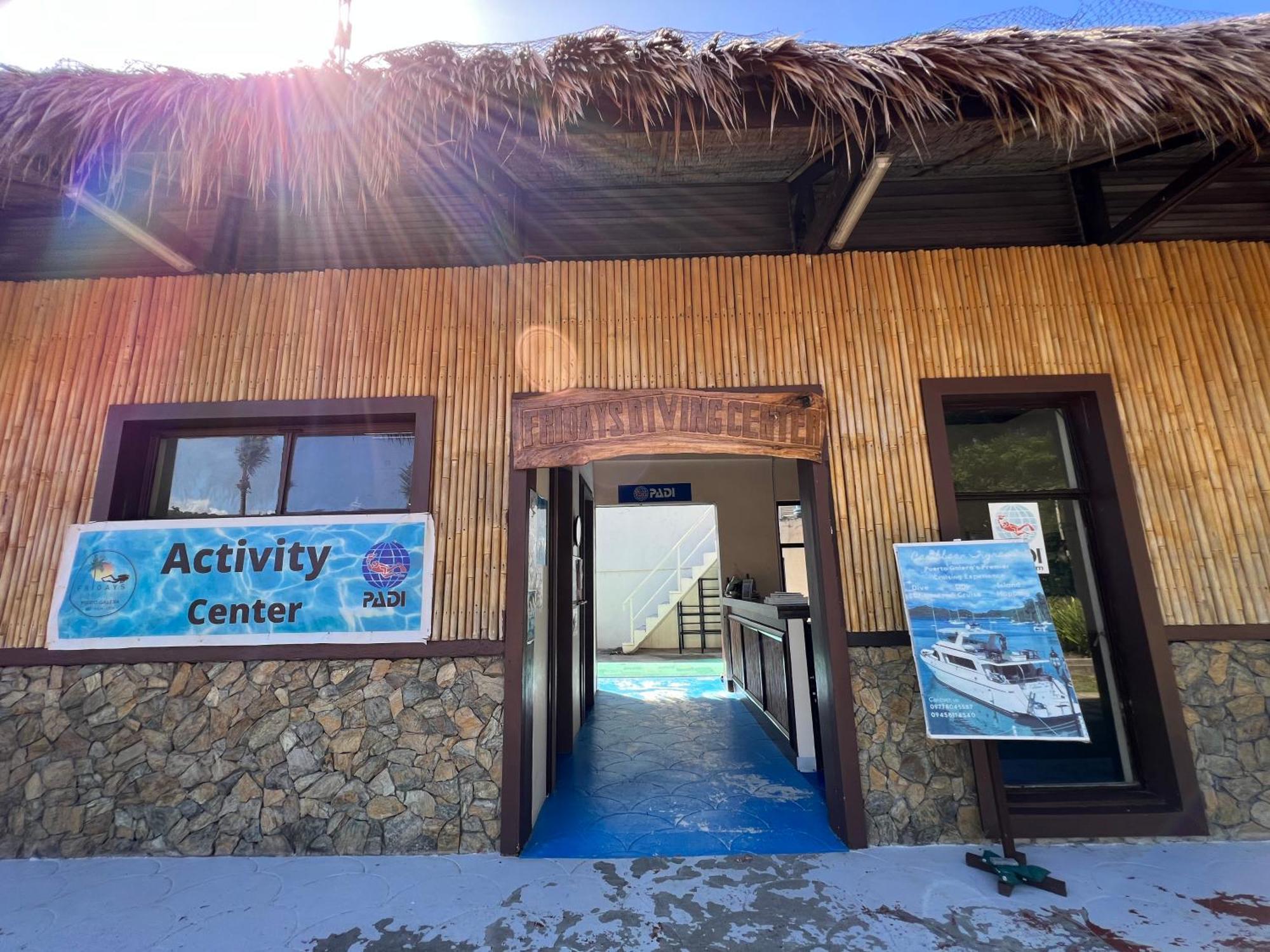 Hotel Fridays Puerto Galera Exterior foto